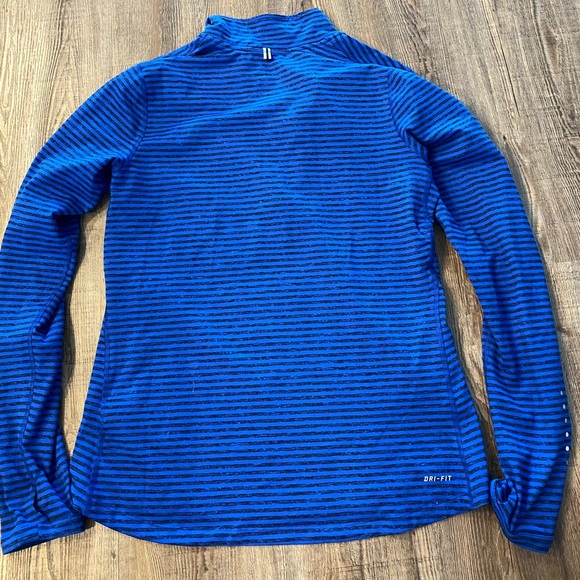 Nike Women’s Half Zip - Picture 2 of 3